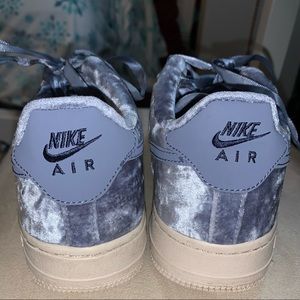 NIKE AIR FORCE 1 LV8